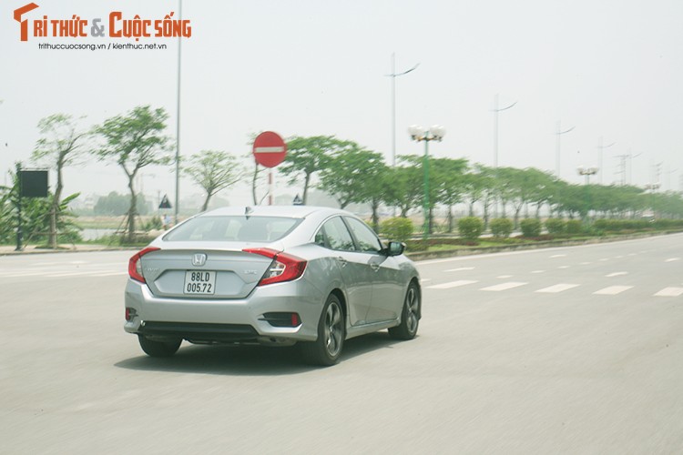 Trai nghiem Honda Civic i-VTEC Turbo gia 950 trieu tai VN-Hinh-17